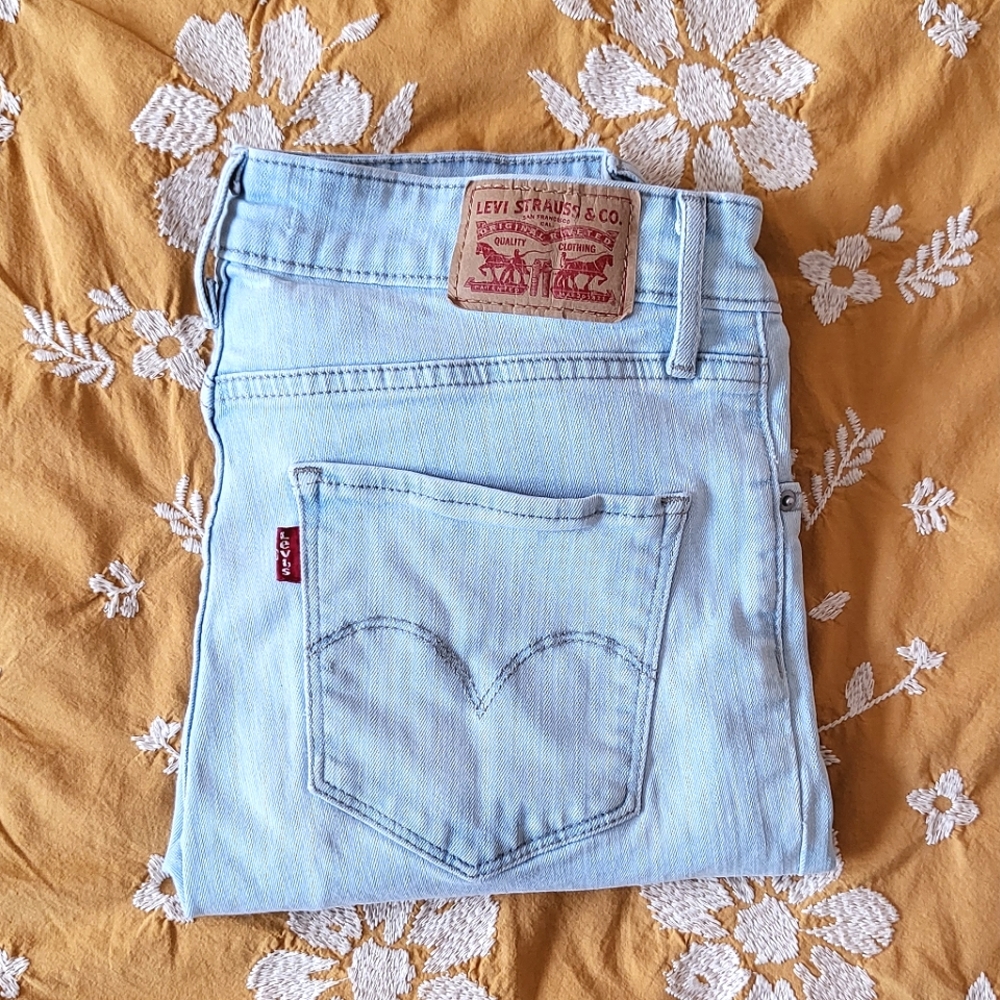 Light Wash Levi's 721 High Rise Skinny Jeans 28